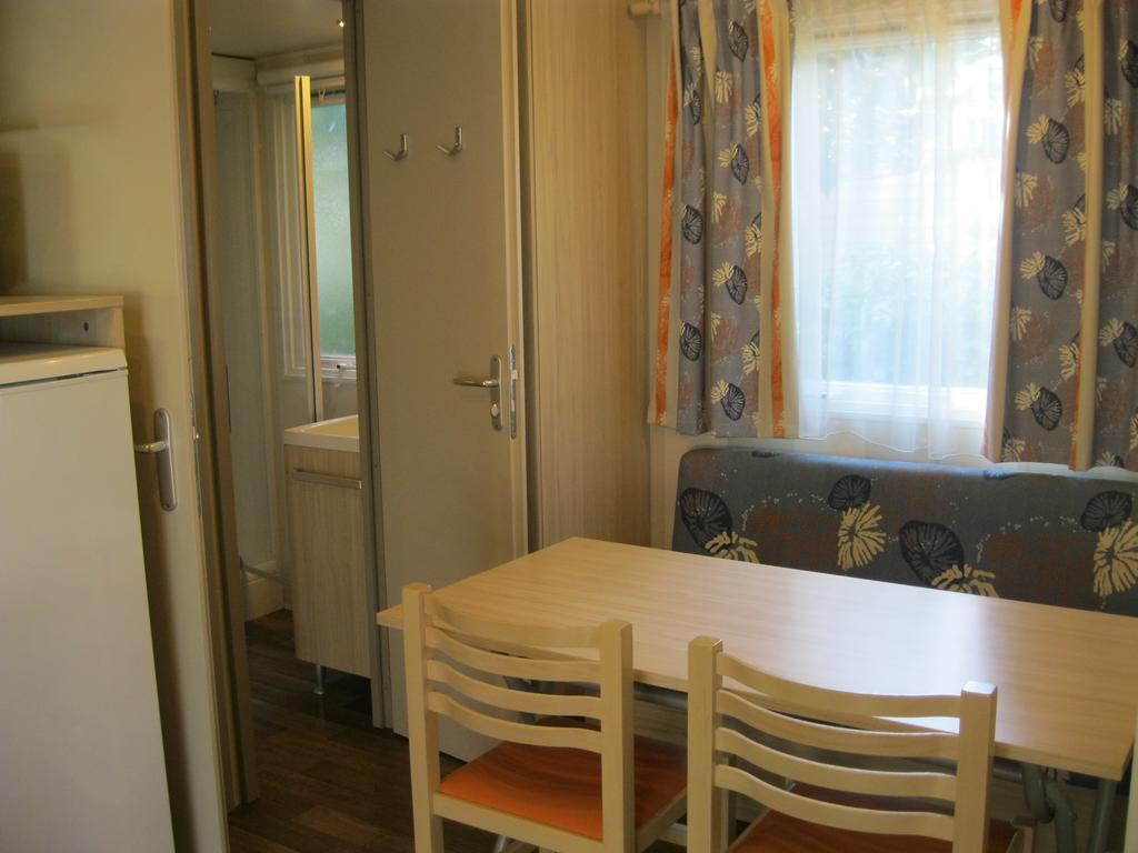 Camping Le Rebau Montblanc Exterior photo
