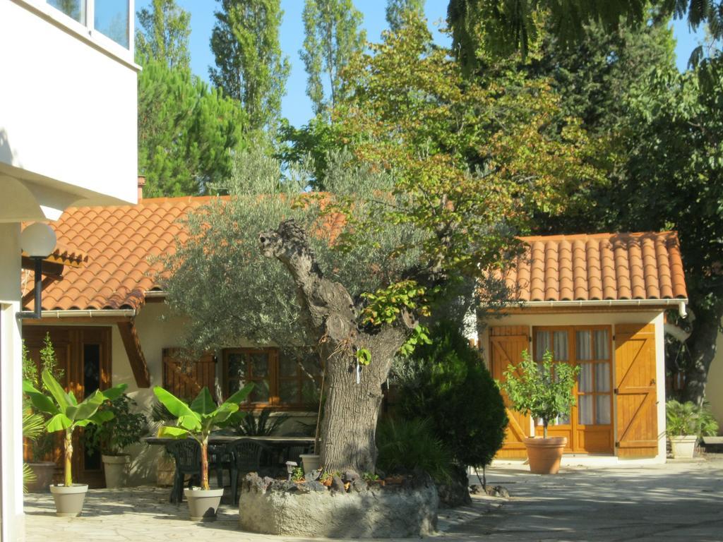 Camping Le Rebau Montblanc Exterior photo